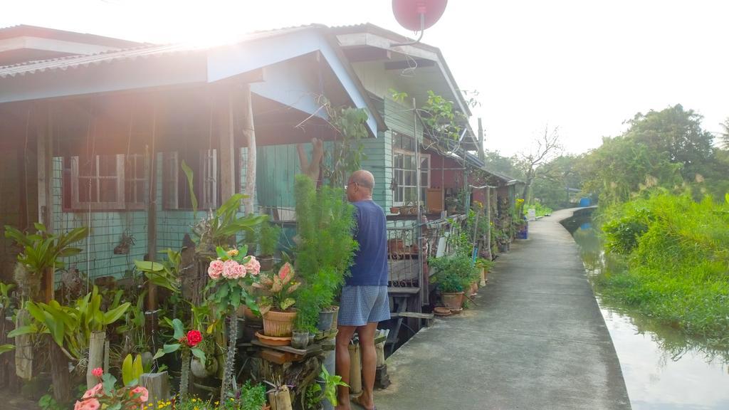 Appartamento Cast Away Nonthaburi Esterno foto