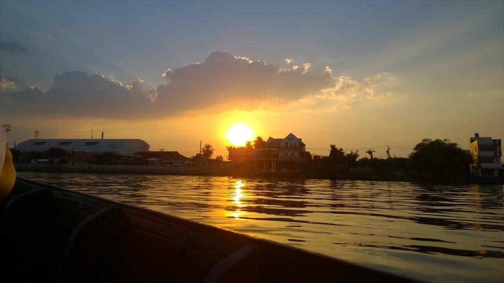 Appartamento Cast Away Nonthaburi Esterno foto