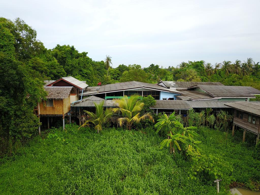 Appartamento Cast Away Nonthaburi Esterno foto